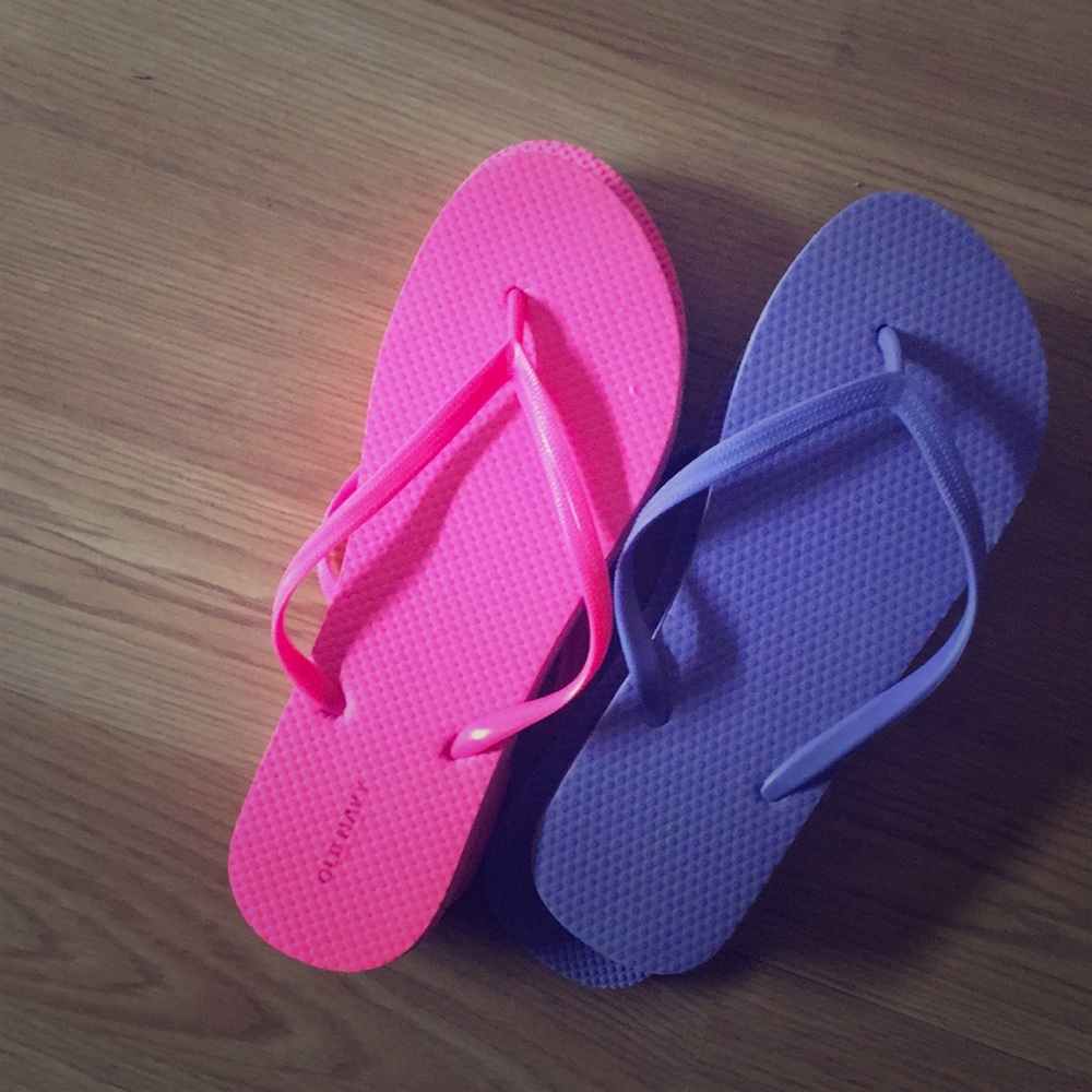 🖍Comfy old navy flip flops